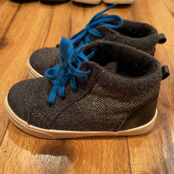 2 pairs boys size 7 shoes - Picture 5 of 8